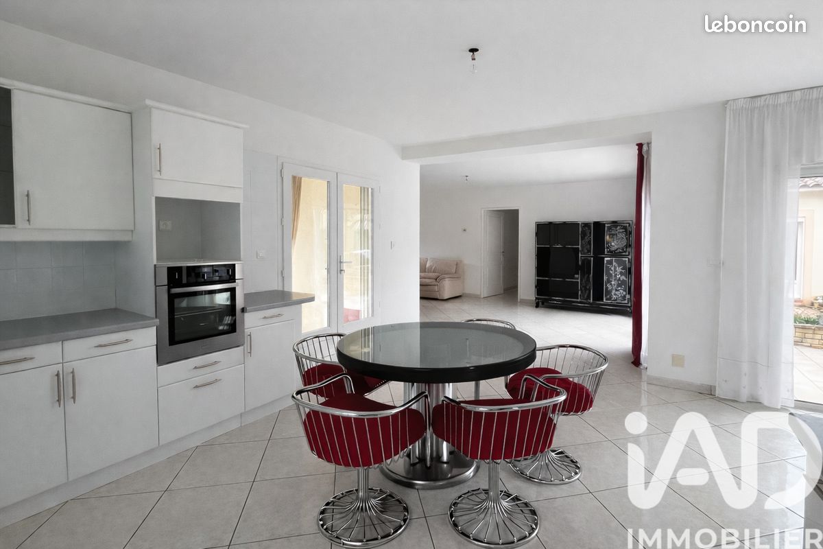 Propriété 11 pièces 254 m² (image 14)