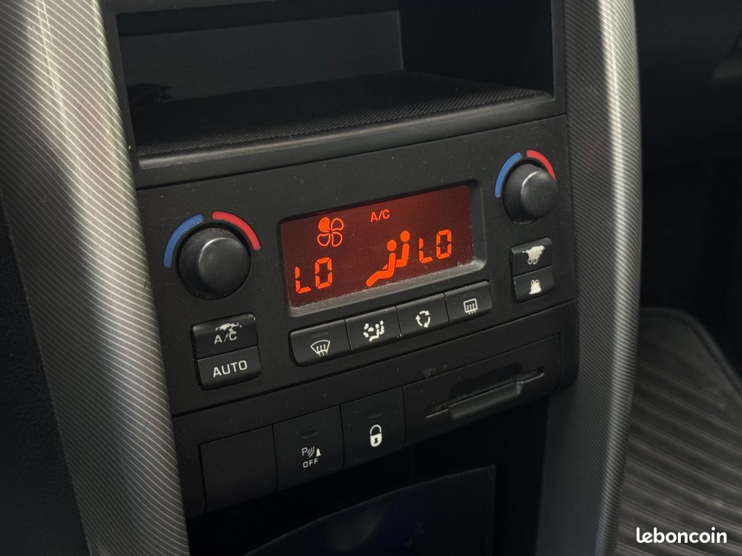 PEUGEOT 207 1.6 120ch Exécutive - 2ème Main / Courroie Accessoire OK (image 17)