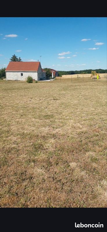 Terrain 1500 M2 · à Saint-Bohaire · 53 000 €
