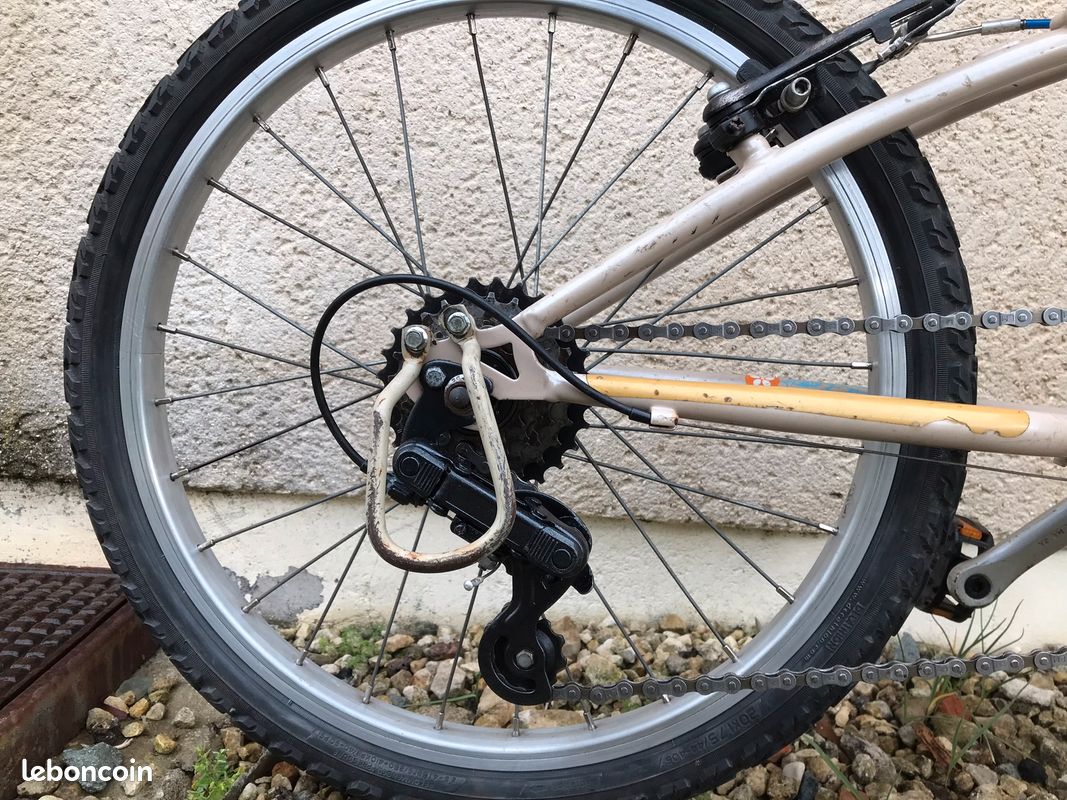 Vélo enfant Decathlon VTT B'twin 20' sporty girl btwin fille