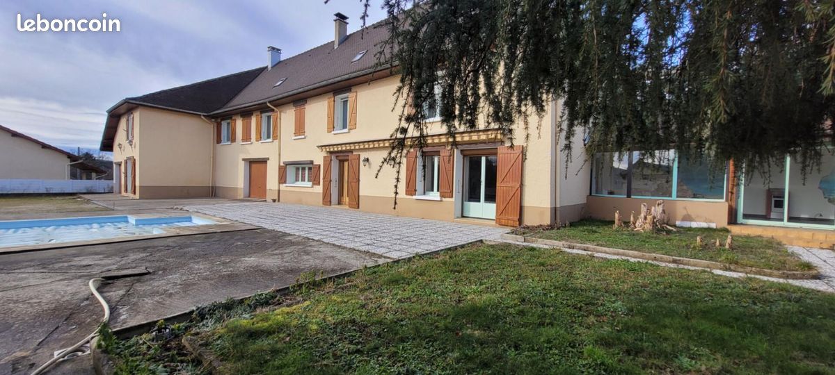 Maison 10 pièces 253 m² · à Les Abrets en Dauphiné · 253 m² · 549 000 €
