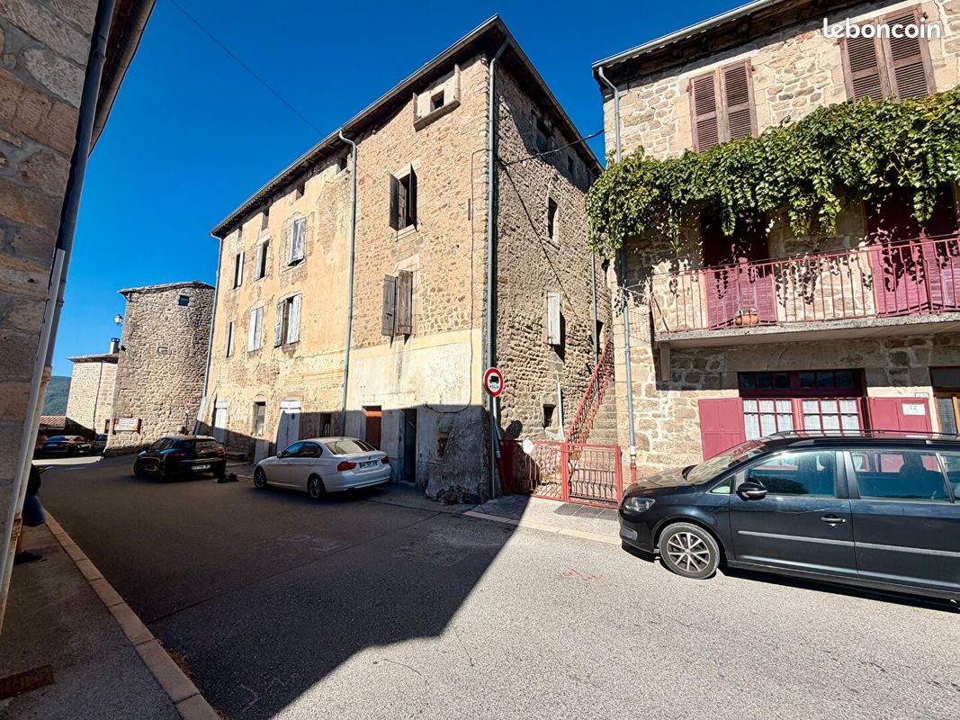 Maison 3 pièces 77 m² · à Chalencon · 77 m² · 29 000 €