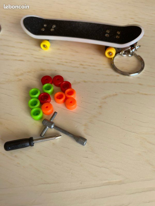 Mini skate porte clé (image 3)