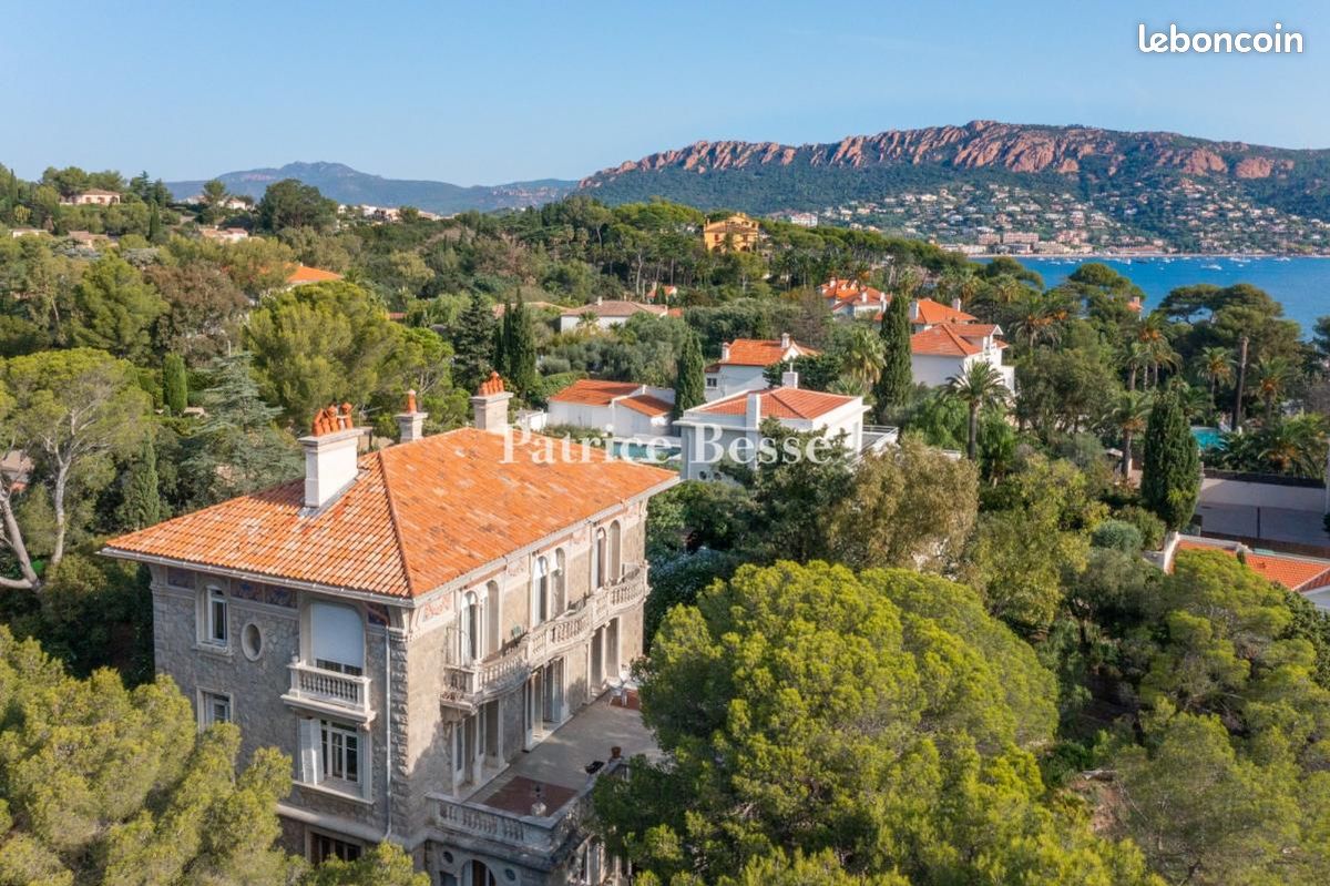 Maison 20 pièces 526 m² · à Saint-Raphaël · 526 m² · 2 840 000 €