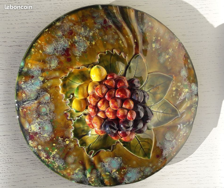 Beau plat avec couvercle /soupière en faïence signée Le Brusc (image 4)