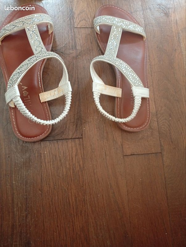 Des vêtements et chaussures (image 11)
