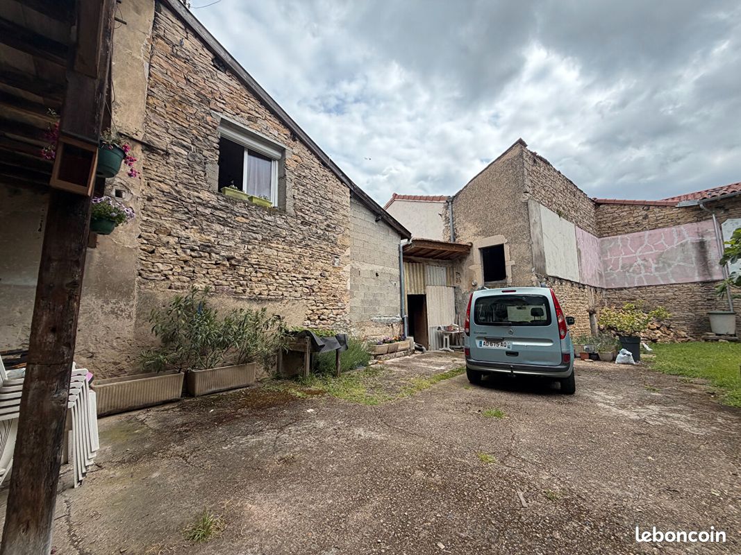 Appartement 4 pièces 150 m² · à Mâcon · 150 m² · 100 000 €