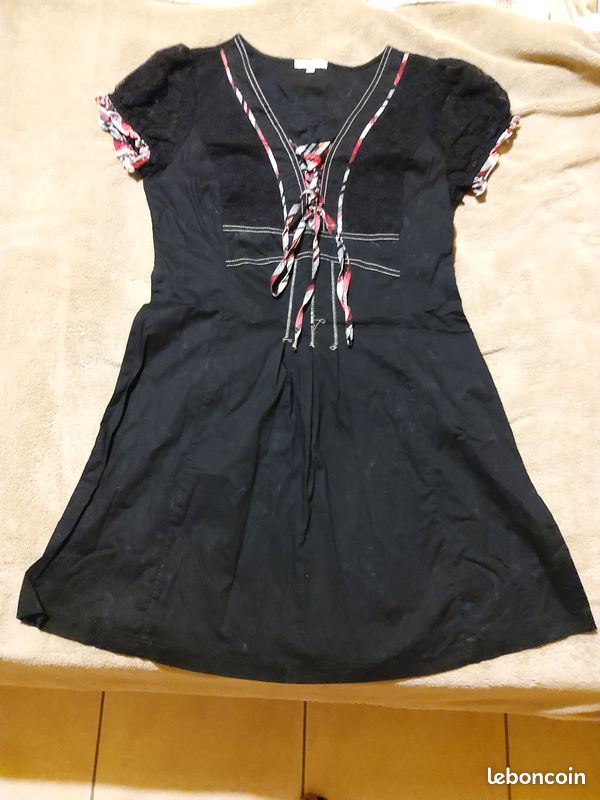 Robe noire manches en dentelle courtes taille 38 (image 1)