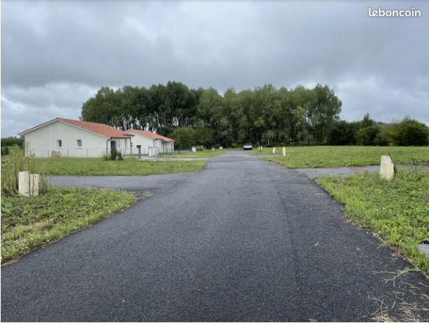 Terrain à bâtir de 610 m² à HAGETMAU (40) · 37 260 €