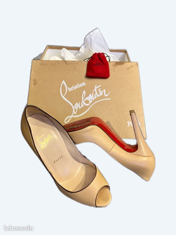 Escarpins Christian Louboutin Taille 36 Blancs - Occasion, Talons Aiguille, Cuir