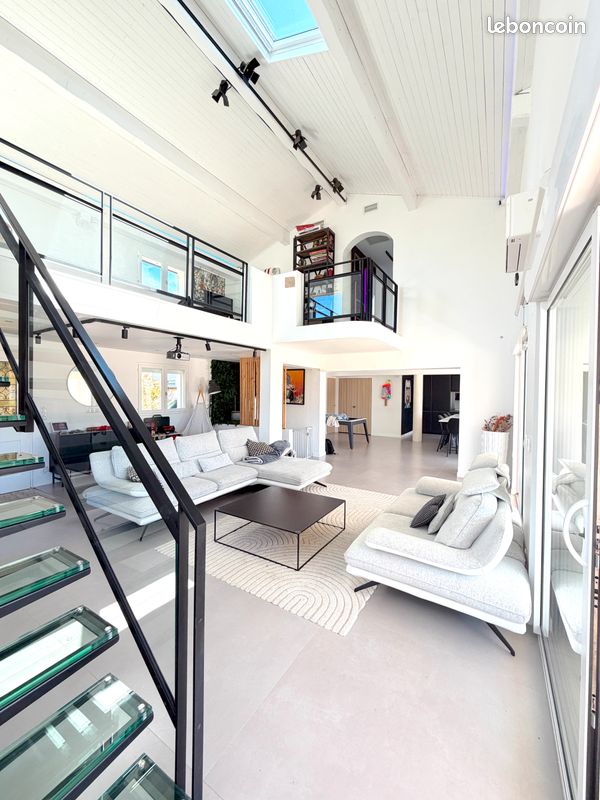 Maison 6 pièces 180 m² · à Saint-Bonnet-de-Mure · 180 m² · 669 000 €