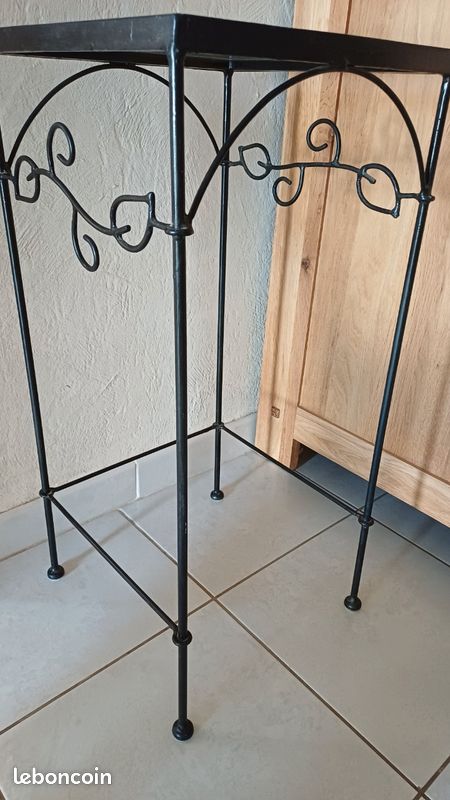 Sellette acier noir avec plateau en verre (image 2)