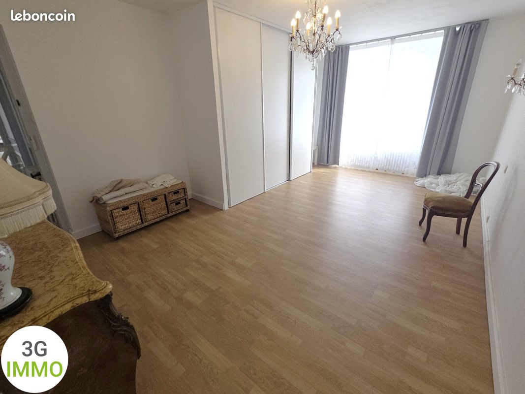 Maison spacieuse avec jardin et dépendances | Maël-Carhaix centre (image 13)