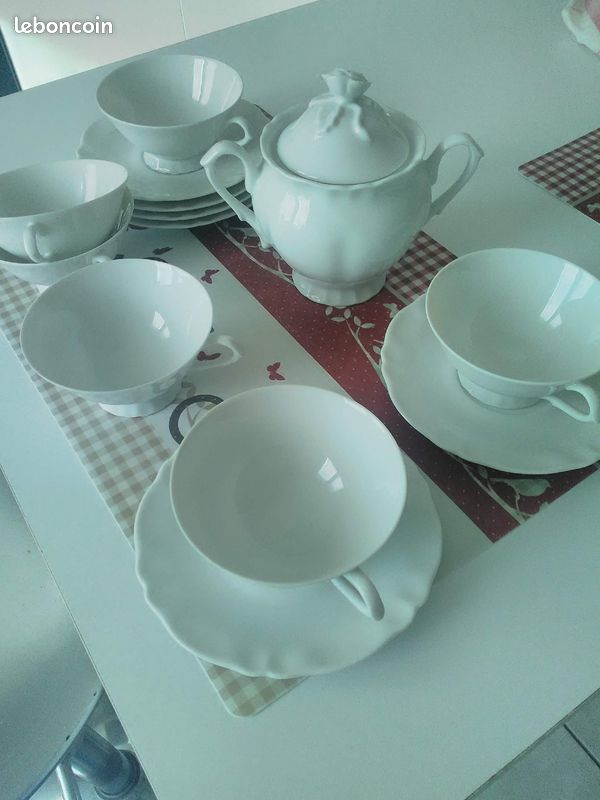 6 tasses à thé et sucrier en fine porcelaine de Limoges (image 1)