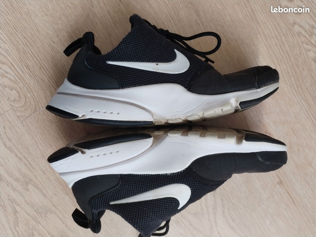 Chaussures Nike Nike Presto Fly Noir Et Blanche Sneakers Nike