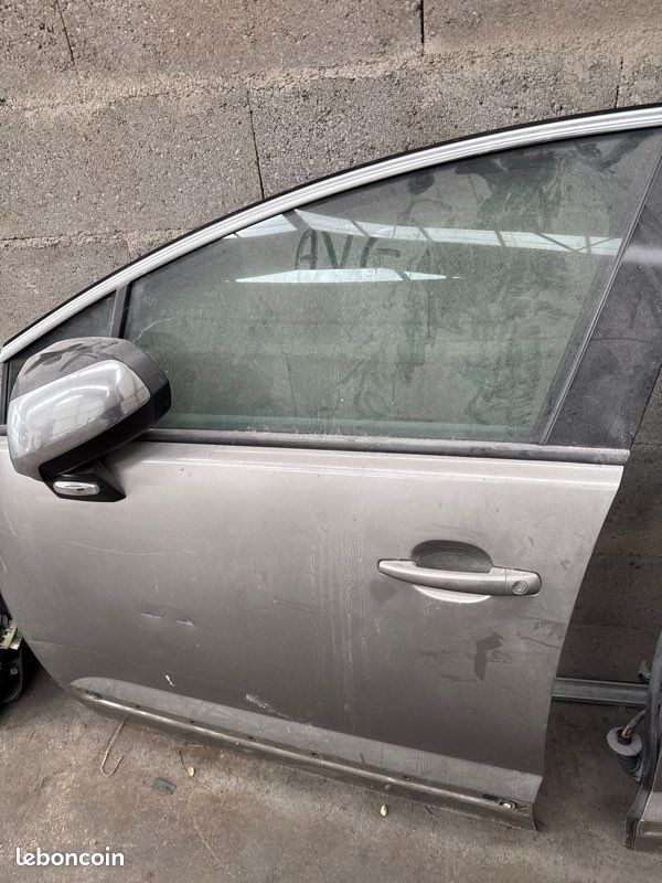 Peugeot 3008, porte avant gauche (image 1)