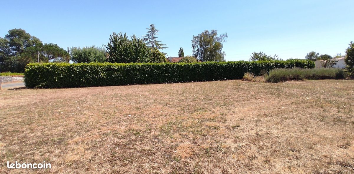 Terrain 880 m² · à Saintes · 880 m² · 121 900 €