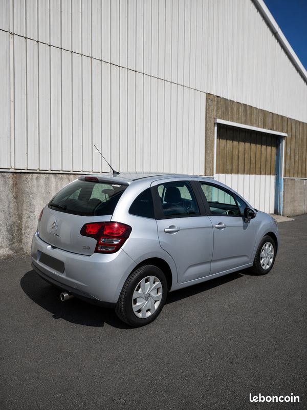 Citroën C3 1.6 HDi 92 ch – Faible consommation – Très bon état (image 2)