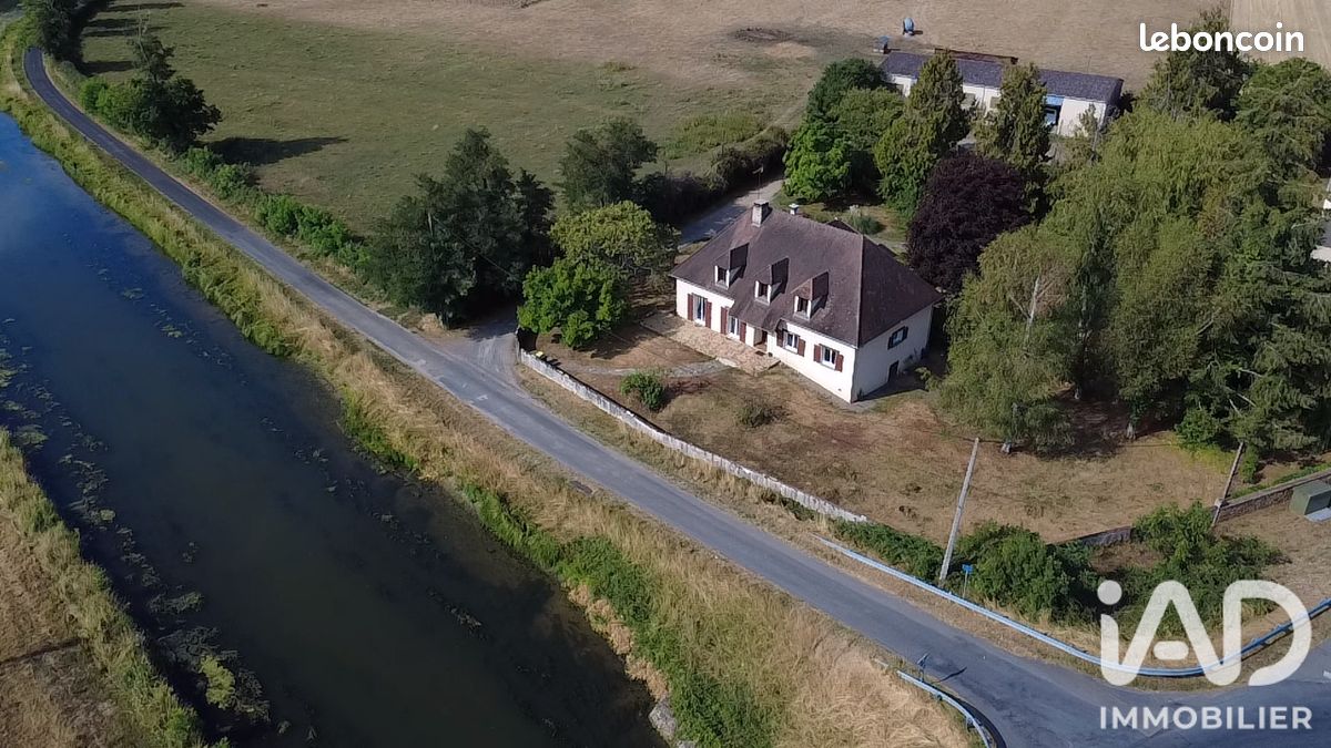 Maison 6 pièces 147 m² · à Chassenard · 147 m² · 255 000 €