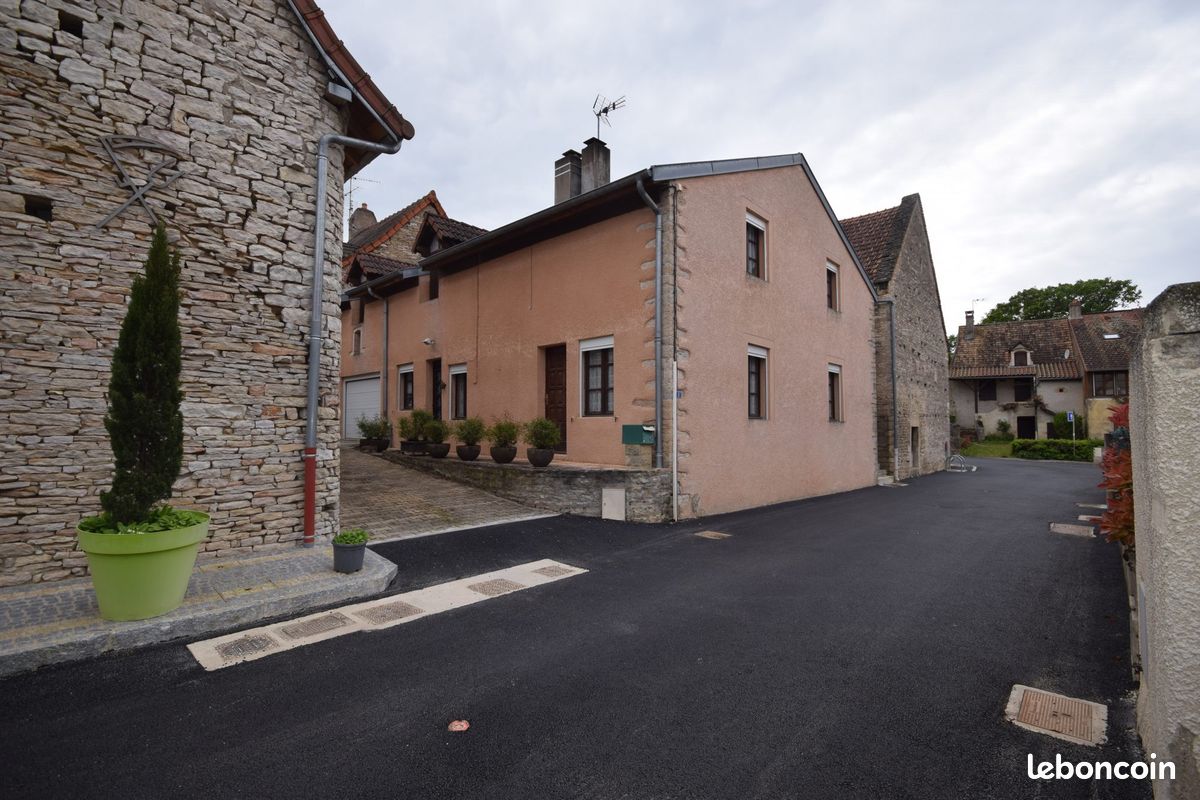Maison 5 pièces 177 m² · à Sennecey-le-Grand · 177 m² · 75 000 €