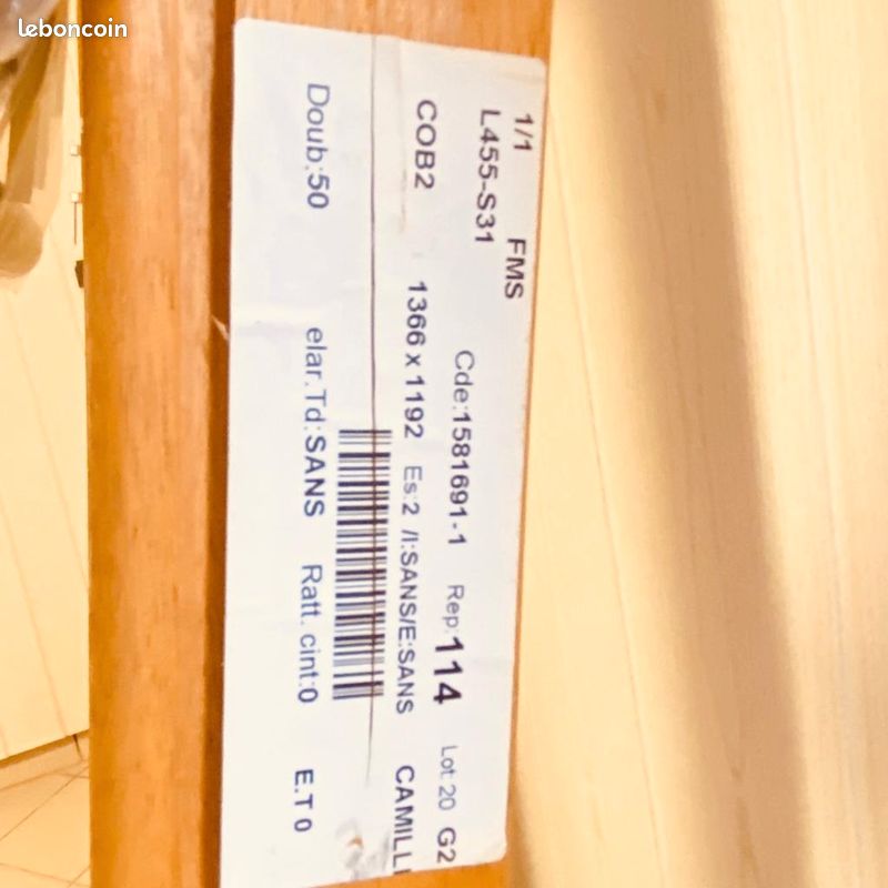 Fenêtre de salle de bain en bois (image 2)