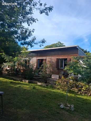 Chalet avec beaucoup de terrain