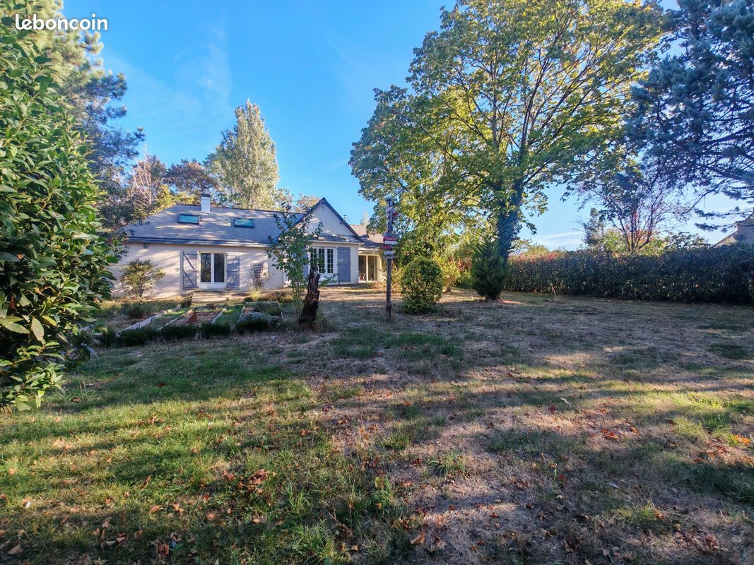 Maison 6 pièces 181 m² · à Montrelais · 181,3 m² · 300 500 €