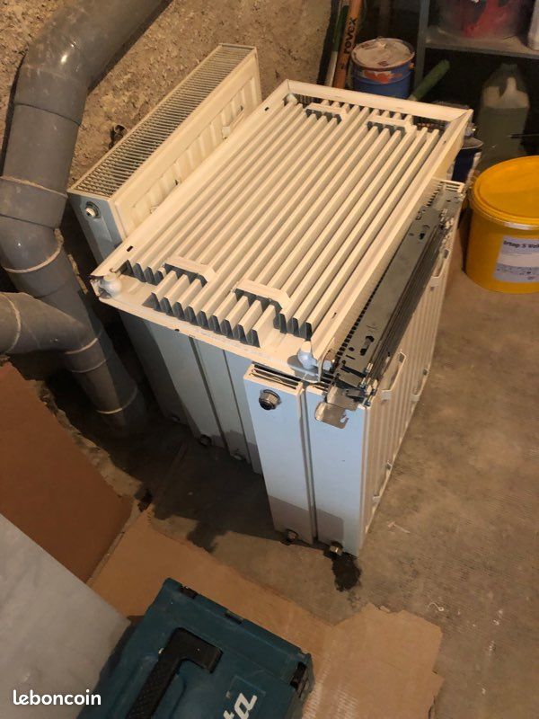 Lot de 7 radiateurs à eau à céder - Faire offre (image 1)