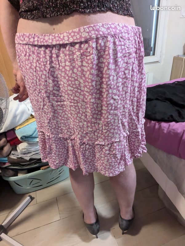 Jupe rose fleurie Kiabi taille 48 Vêtements
