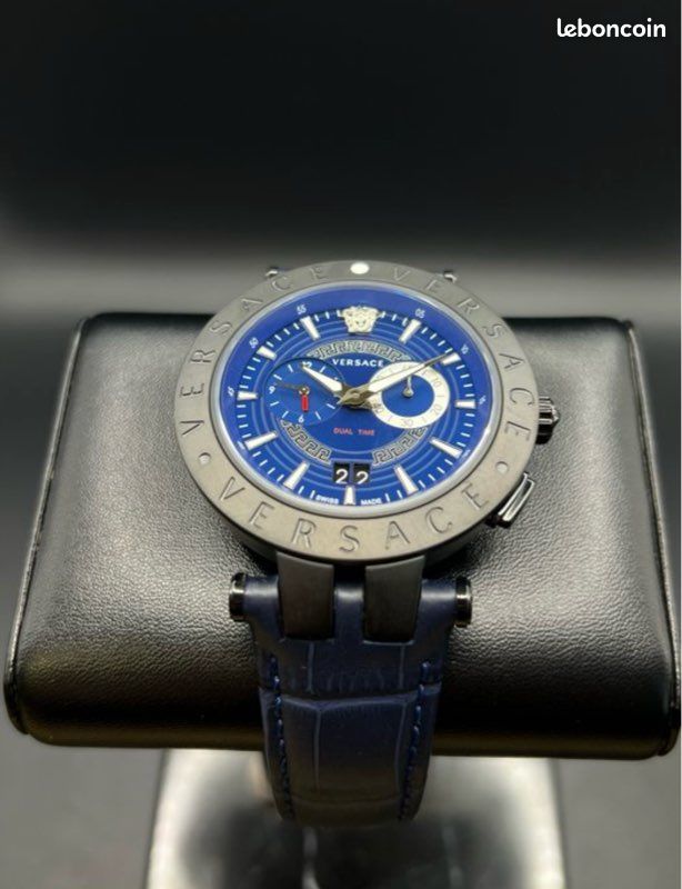 Versace V race (image 2)