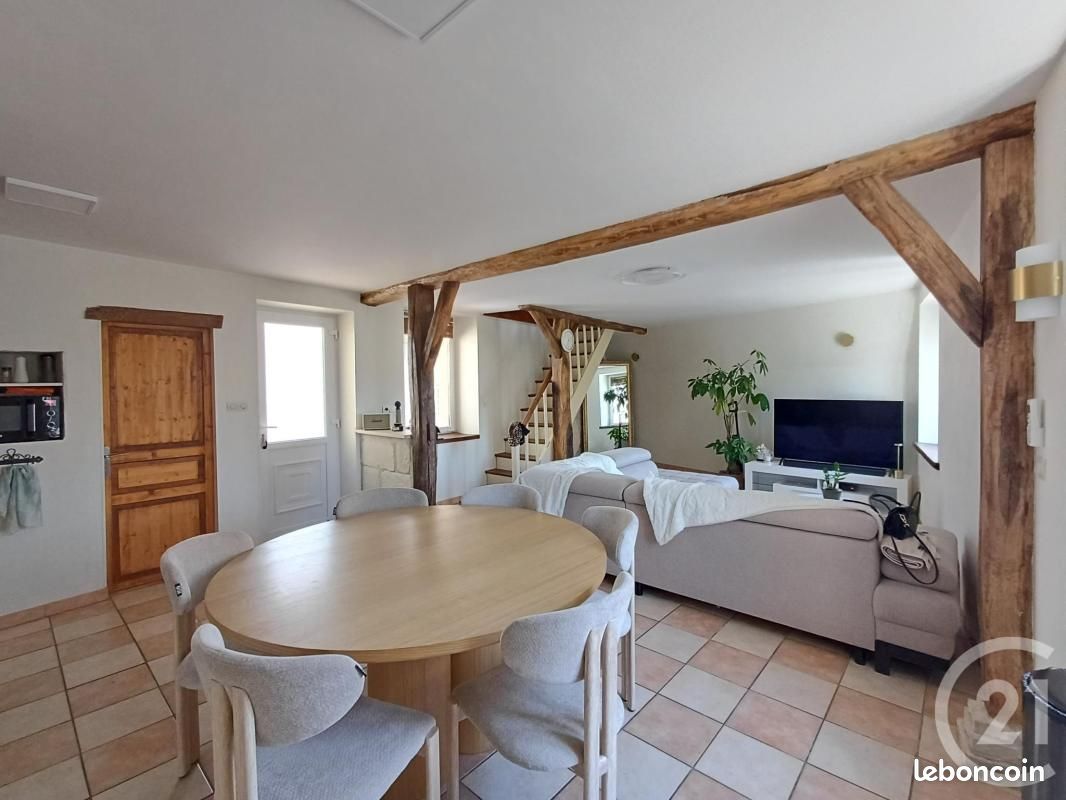 Maison 4 pièces 102 m² · à Thuré · 102 m² · 800 €