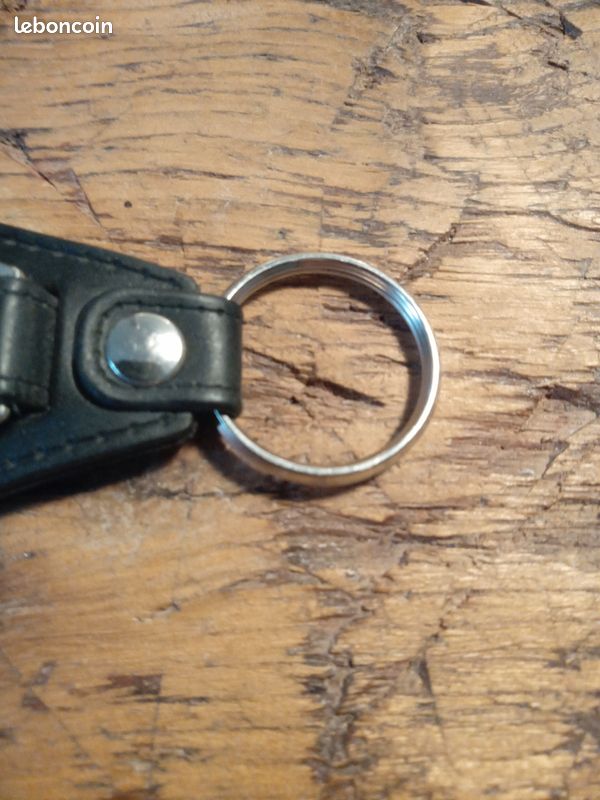 Porte clés en cuir fait main - France