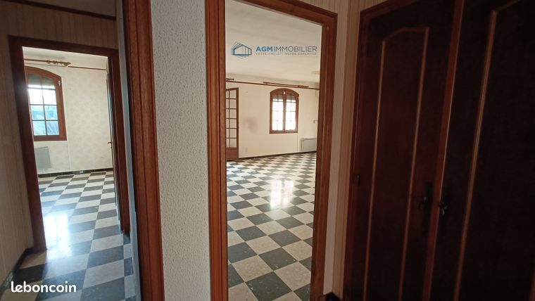 https://img.leboncoin.fr/api/v1/lbcpb1/images/8f/1e/17/8f1e1758501bd222ed9fa7e67a0b52c3898f59ae.jpg?rule=ad-image
