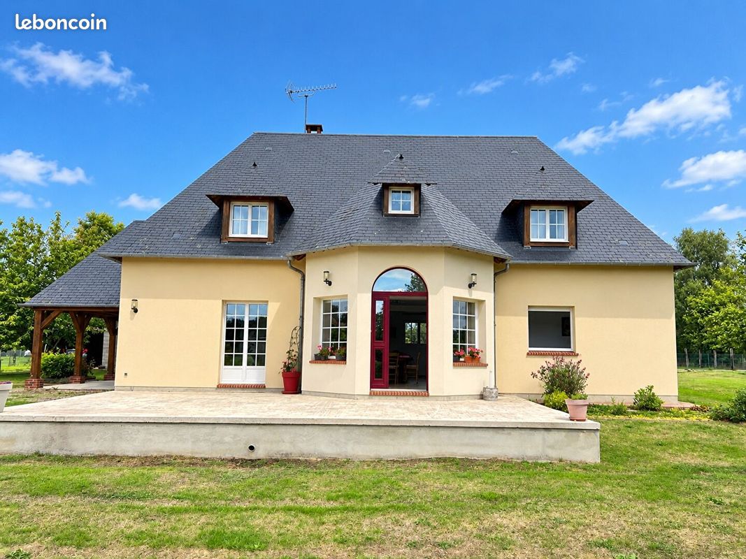 Maison 5 pièces 202 m² · à Saint-Aubin-de-Scellon · 202 m² · 336 000 €