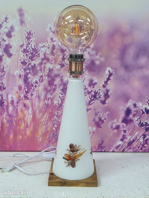 Lampe à poser upcycling cône opaline faisans industriel (image 9)