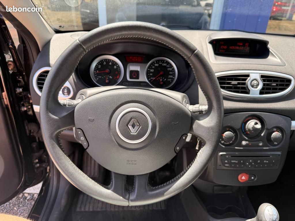 RENAULT CLIO 1.2i 16V - 75 III BERLINE Authentique PHASE 2 (image 16)