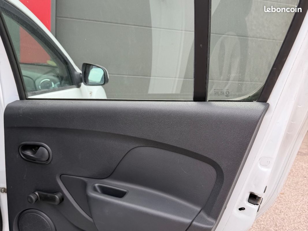 DACIA SANDERO 1.5 dCi 90 FAP Lauréate (image 13)