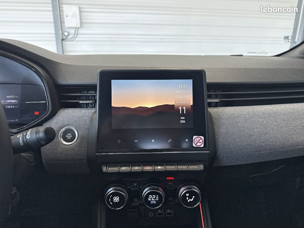 RENAULT Clio TCe 90 Techno (image 12)