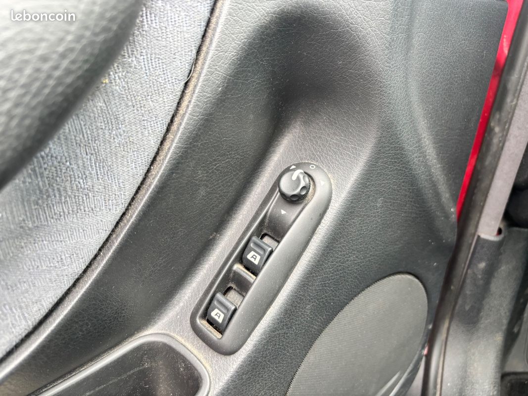PEUGEOT 406 COUPE 2.0i / Première main (image 24)