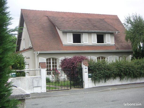 Pau Maison Quartier Université Rénovée, Plein Sud, 2 terrasses, Gd séjour, 3 ch, Gde cuisine, SDB refaite, Parquet, Double vitrage, Chauffage gaz, Gd garage, Cloturé, Direct propriétaire