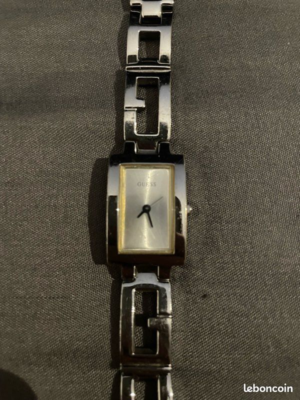 Montre Guess Femme – Bracelet Deux Tons Or/argent, Mouvement Quartz, Années 2010-2019 – Occasion