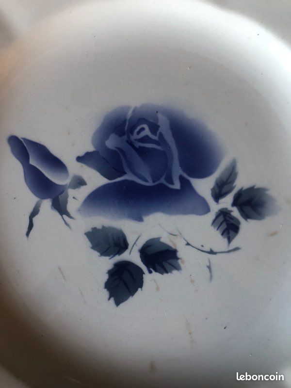Plat digoin motif floral bleu (image 3)