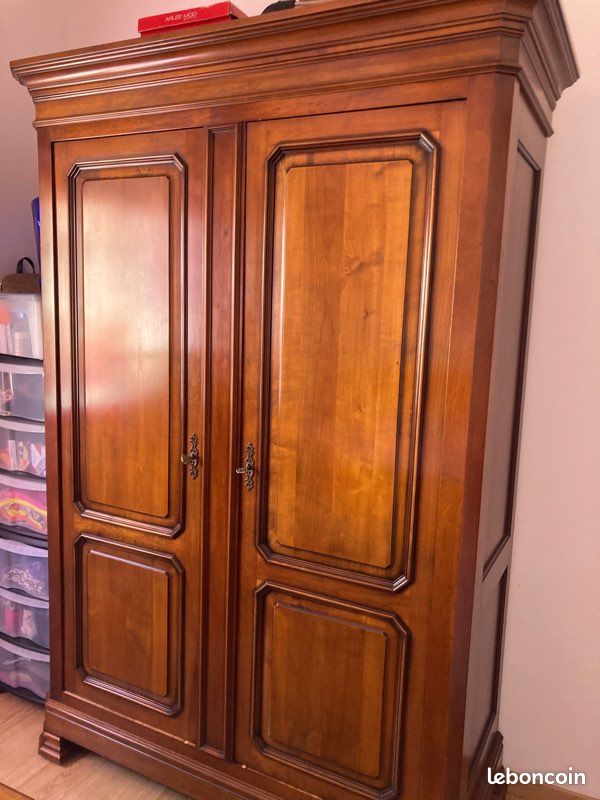 Armoire en merisier estampillée J.P EHALT (image 1)