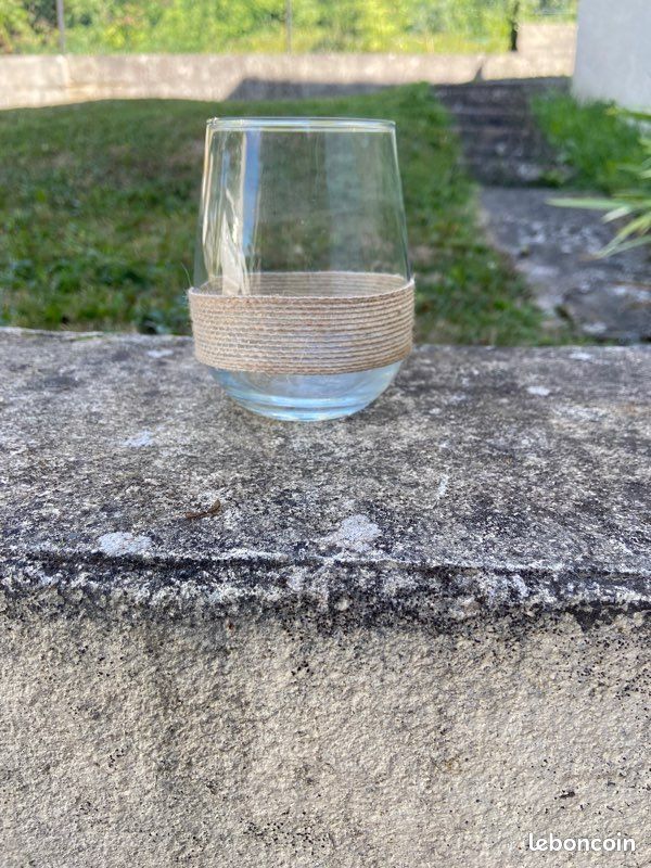 Vases (image 1)