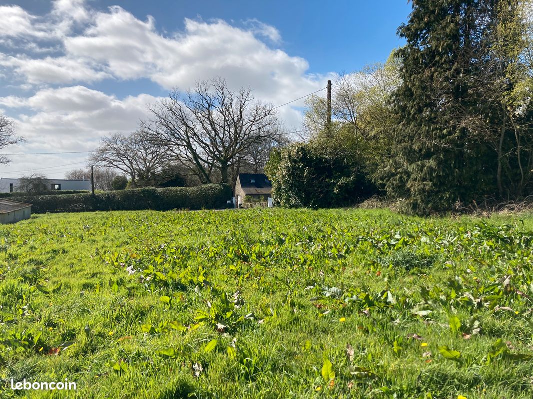 Terrain 992 m² · à Saint-Yvi · 133 922 €