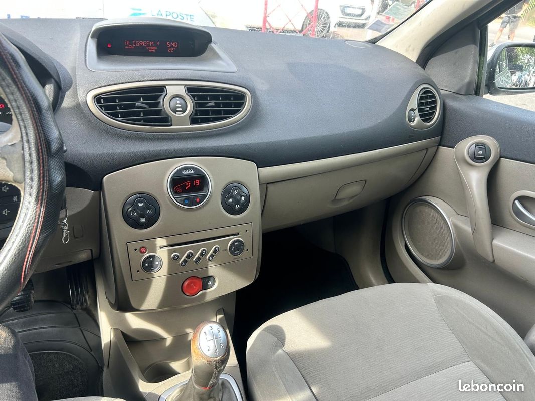 RENAULT CLIO III 1.5 dCi 85 eco2 Extrême Claire/CREDIT POSSIBLE (image 9)