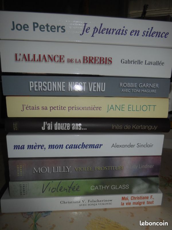 Livres (drames/vécu) (couverture souple) (image 1)