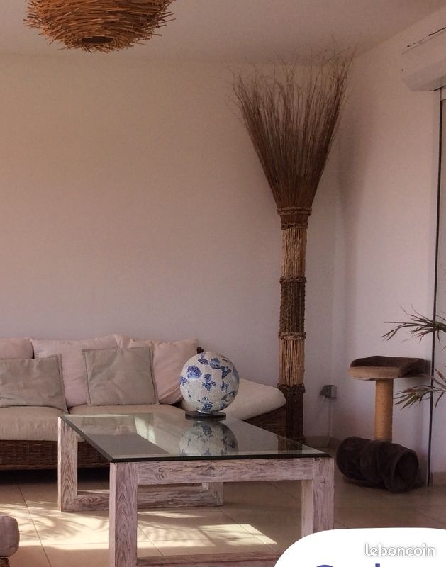 Table basse et lampe (image 1)