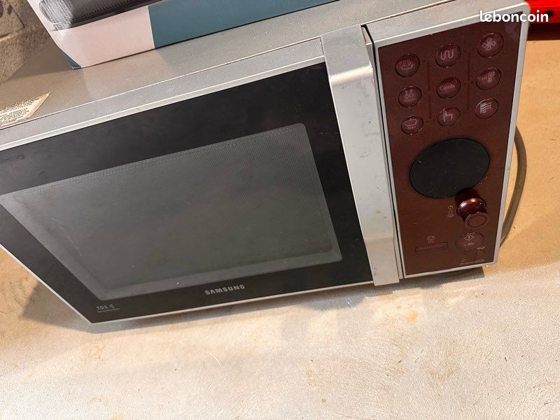 Four micro-ondes (image 1)