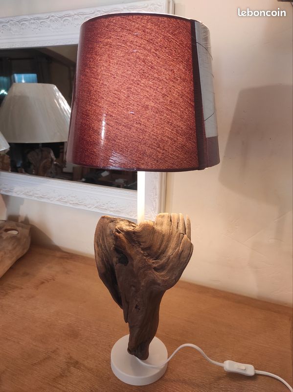 Lampe en bois flotté (image 1)